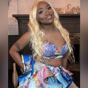 Hello everyone I’m Mita owner of Runway Envy Fashion Boutique.